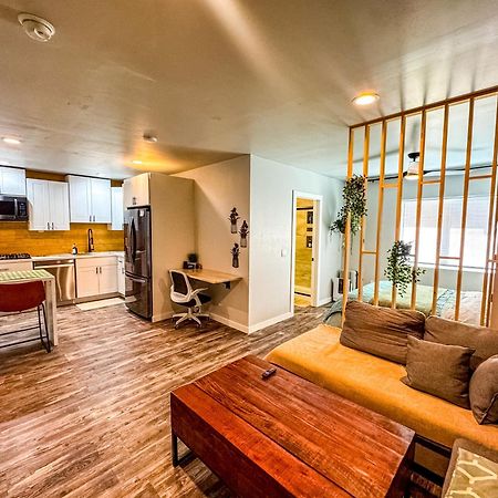 Private-Suite, Kitchen, Laundry, Rainfall Shower, 4Ktv El Centro Exterior foto