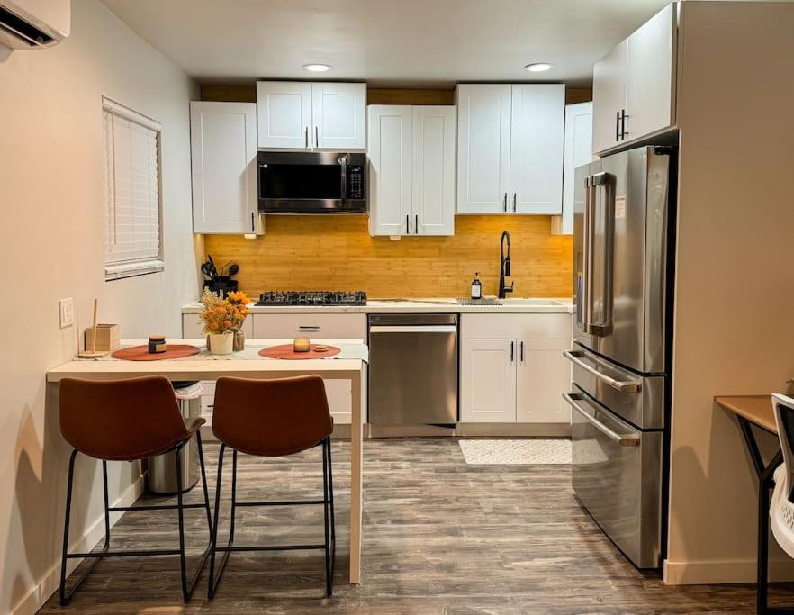 Private-Suite, Kitchen, Laundry, Rainfall Shower, 4Ktv El Centro Exterior foto