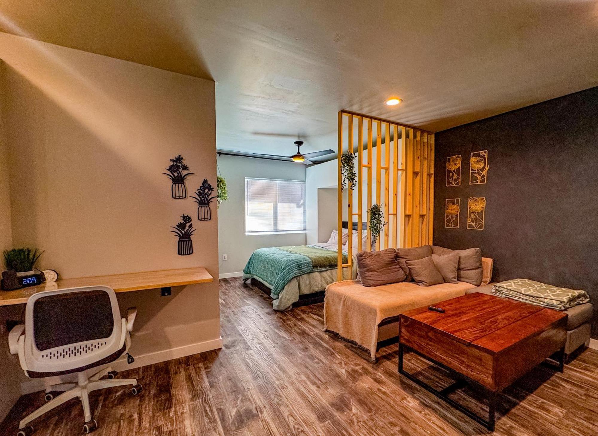 Private-Suite, Kitchen, Laundry, Rainfall Shower, 4Ktv El Centro Exterior foto